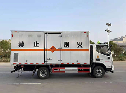 二七爆破器材运输车