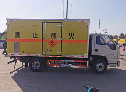 二七爆破器材运输车